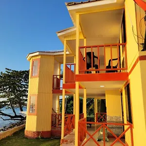 Y Restaurante Miss Elma Homestay Fresh Water Bay